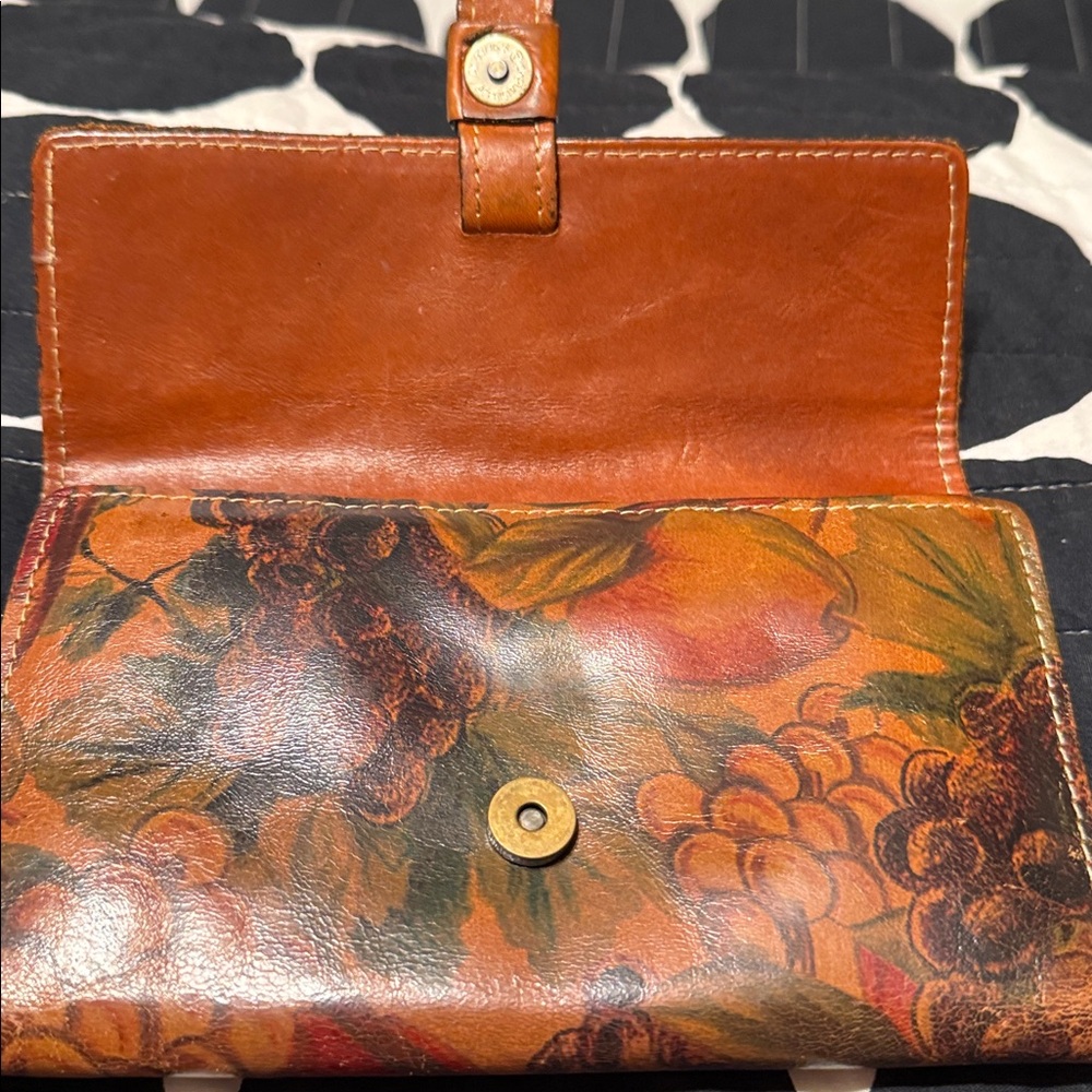 Vintage Floral Leather Clutch - Picture 5 of 6